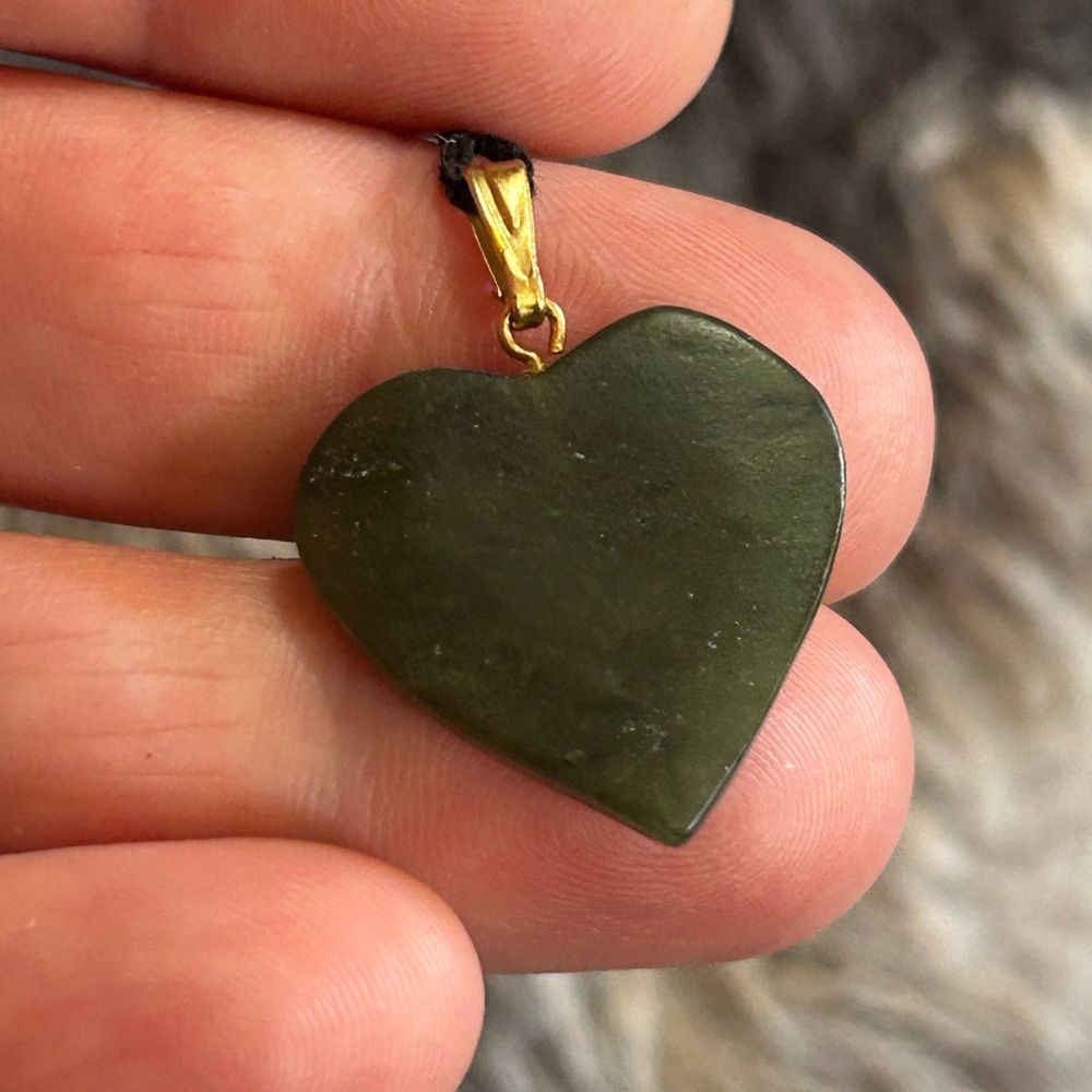 Vintage 70s genuine stone nephrite jade heart pendant with chain